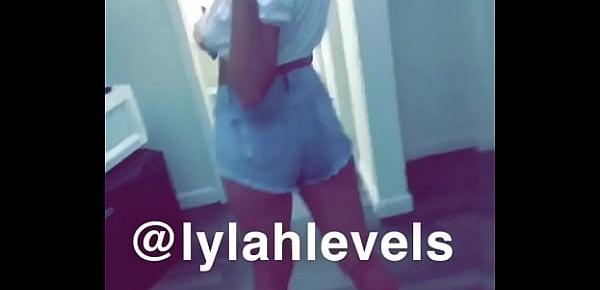  LylahLevels feeling herself while she gets ready for work